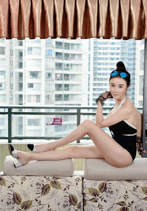 成熟御姐黑色比基尼豪乳翘臀诱惑妩媚私房性感写真