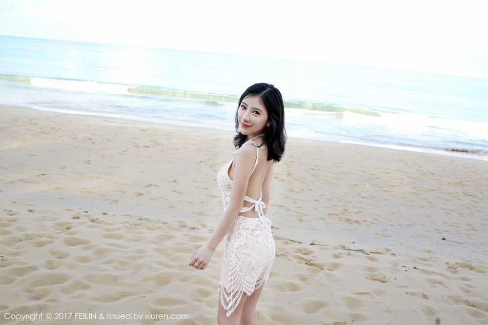 美女模特施忆佳短裙写真气质出众