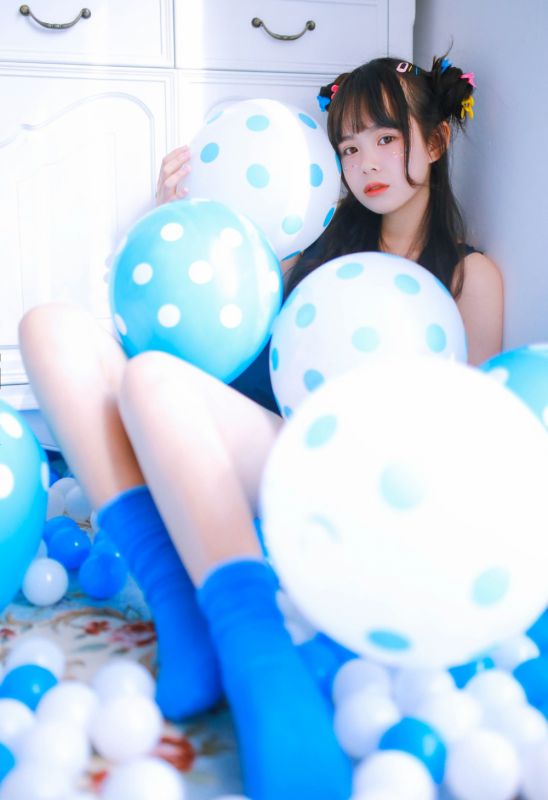 双眼皮美妆少女俏美可爱连体死库水稚嫩美体艺术写真