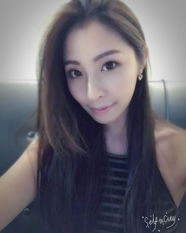 美女主播陈小品私房美照酥胸诱人