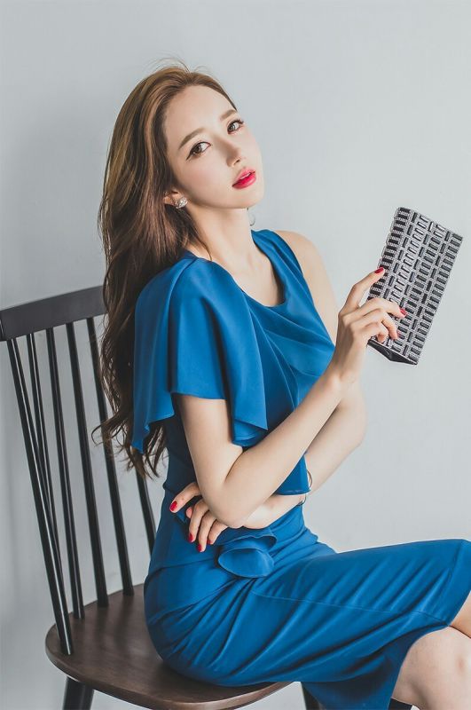 妖艳美模红艳单肩连衣裙美艳红唇迷人写真图片