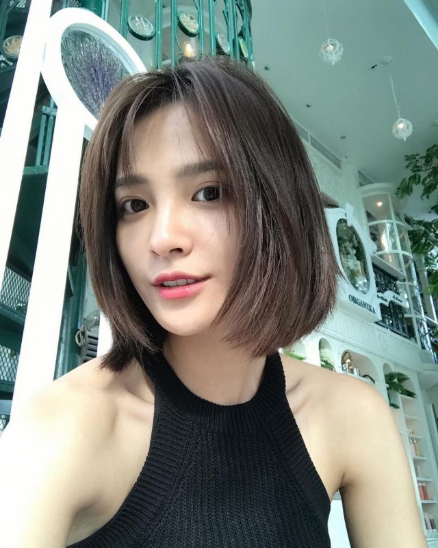 台湾美女模特吴子霏生活自拍照阳光迷人