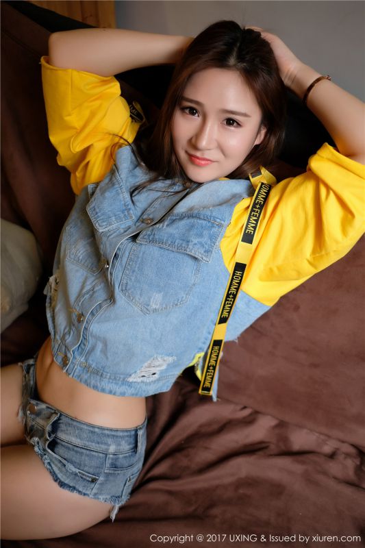 扎着苹果头的可爱美女羊羊Suger私房无内衣性感写真图片