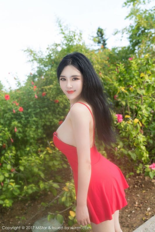 豪车御姐刘钰儿性感体态丰腴妩媚妖娆诱惑户外写真