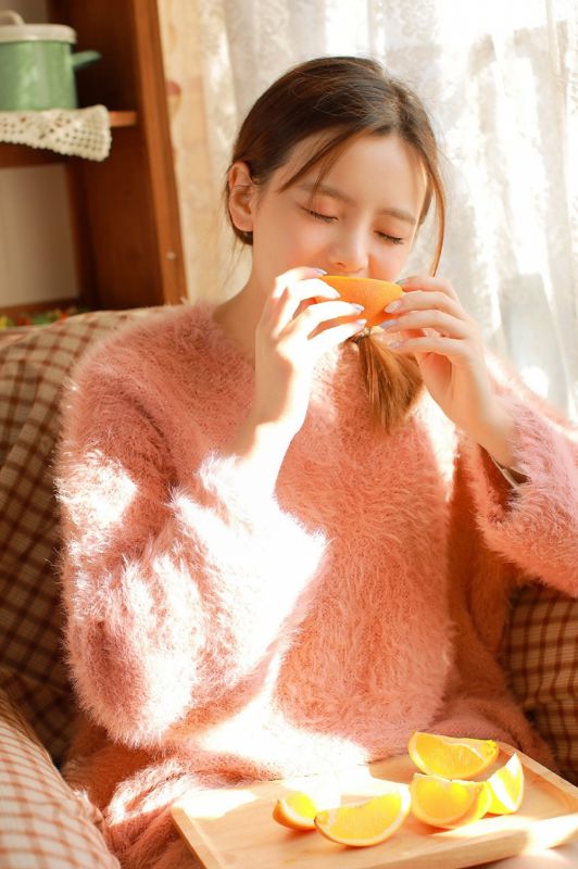 冬日清纯美女修长美腿诱惑人体艺术写真