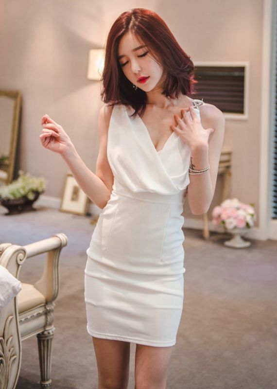 高挑美女碎花长裙秀美腿翘臀妖娆多姿气质出众美女图片