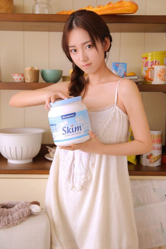 韩国傻白甜少女清晨爱喝牛奶性感生活写真图片