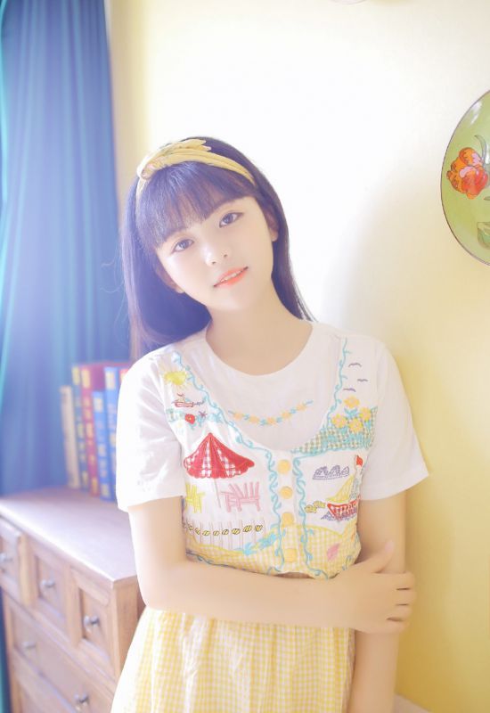 闺女私房纯真天然眼神弱娇萌妹萝莉写真