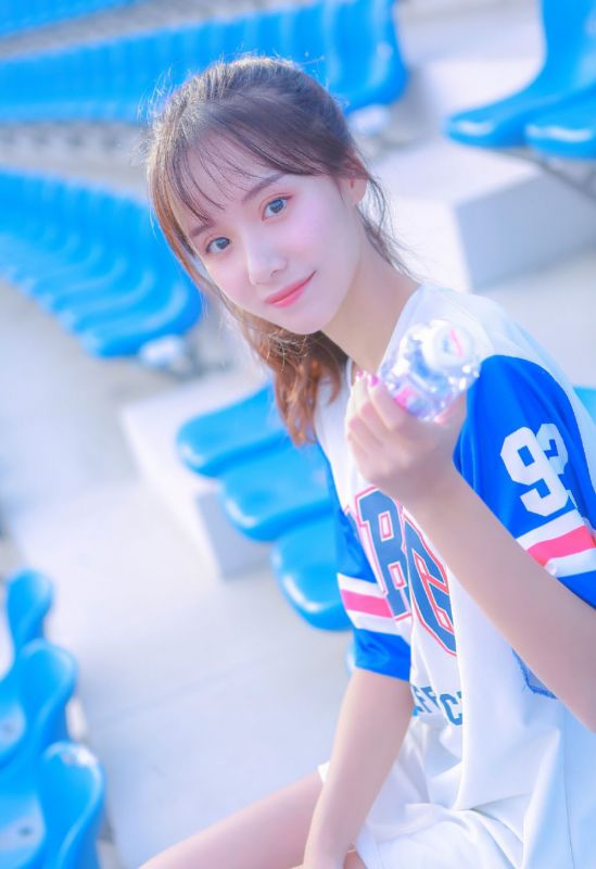 水嫩氧气美女校花清纯养眼迷人梦幻图片