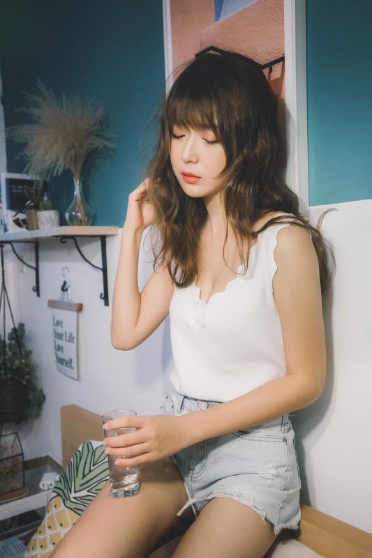 韩国翘臀美女模特私房纤瘦美腿性感美乳写真