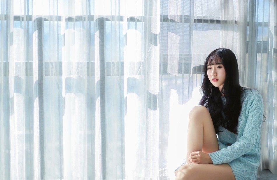 韩国卷发少女熟女气质居家知性优雅性感美腿写真