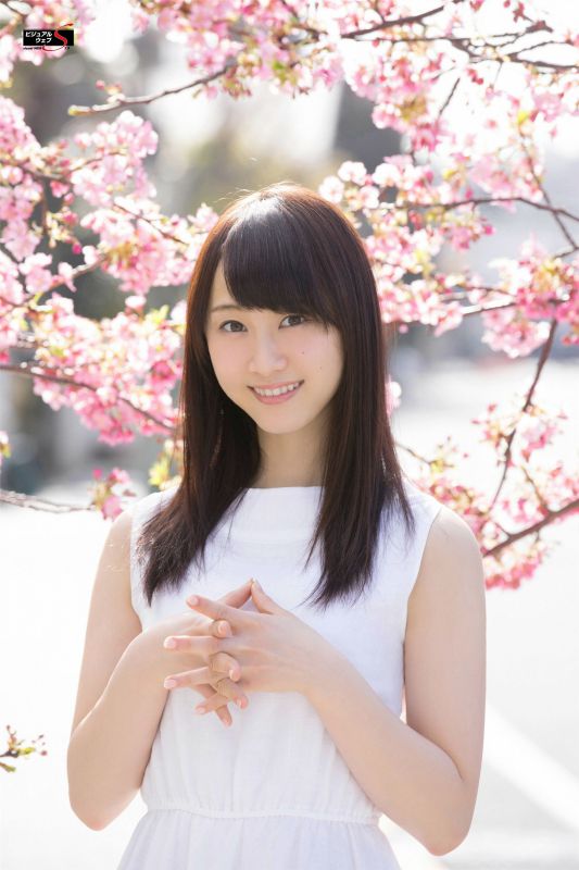 日本清纯美女松井玲奈白色短裙迷人写真
