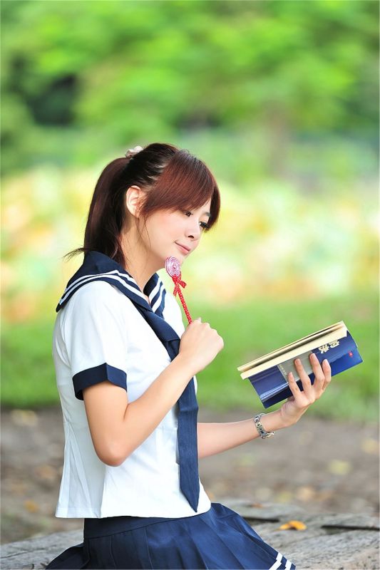台湾可爱学生妹清新迷人外拍