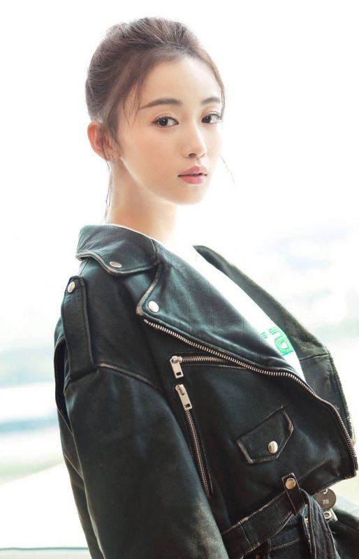 清纯美女吴谨言丰腴身段火辣惊艳写真图片