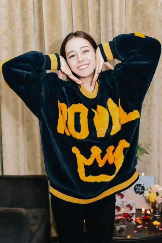 童颜少女迪丽热巴私房卖萌可爱俏皮清纯写真