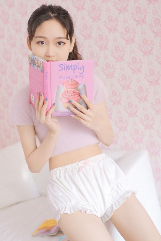 性感萝莉惹火内衣私房妖娆抚媚写真