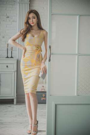 韩国美女模特时尚包臀裙婀娜多姿惹火身材摄影写真