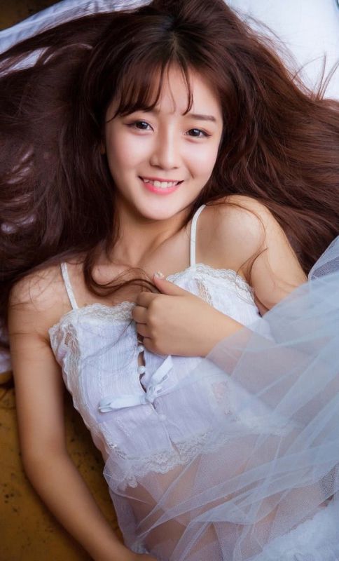 蕾丝内衣长腿美女吊带睡衣诱惑性欲欲罢不能写真图片