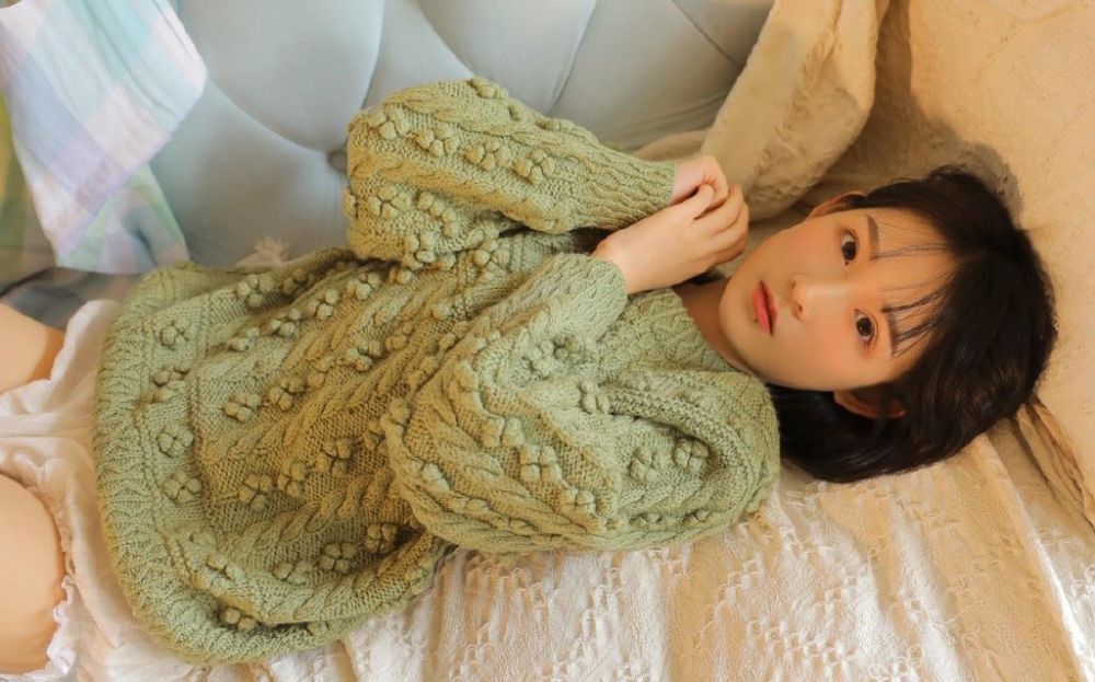 短发美女丰满身材可爱美腿玉足私房清纯写真