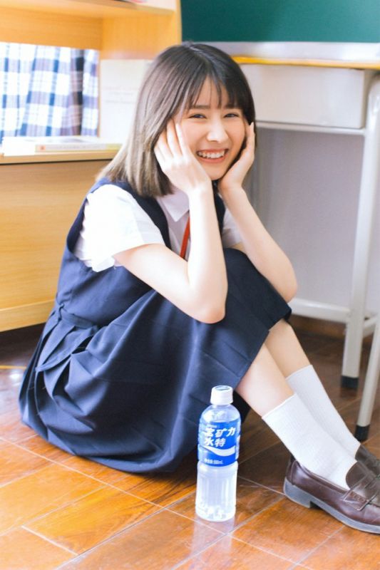 国中学生妹教室蓝色制服甜美俏丽长腿诱惑写真
