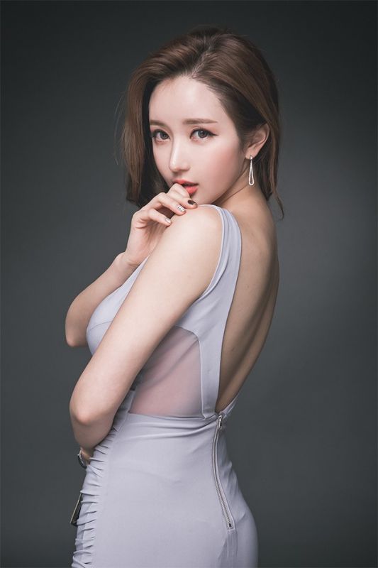 性感乳神美女丰乳美臀婀娜多姿大胆摄影艺术写真