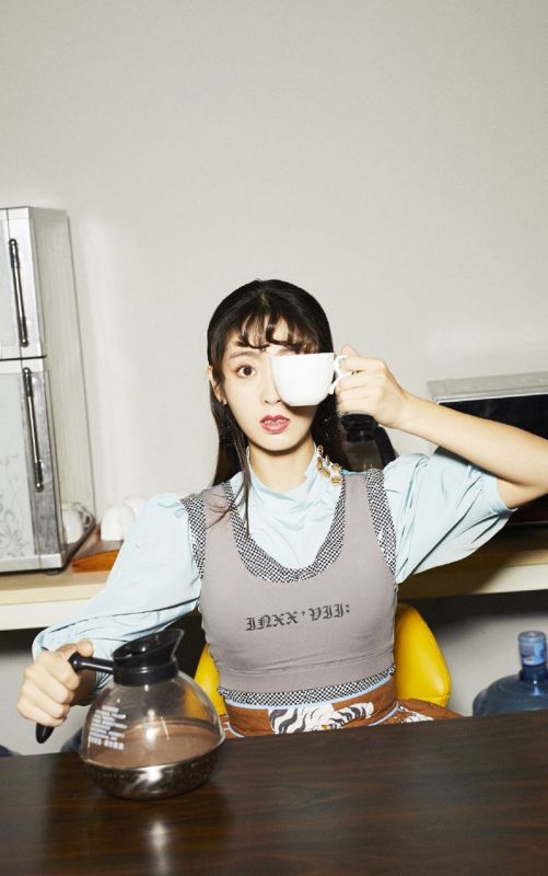 帅气女孩邢菲时尚潮流打扮迷人明星写真图片