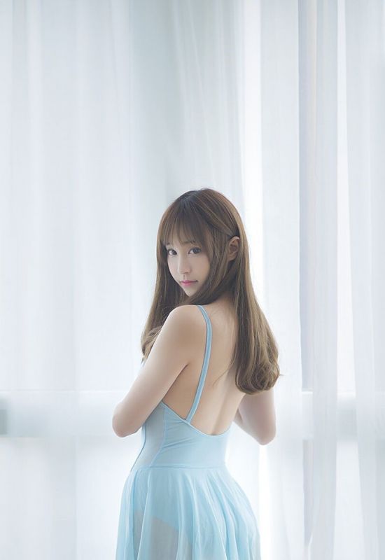 舞蹈美女御姐长腿美足惹火姿态写真