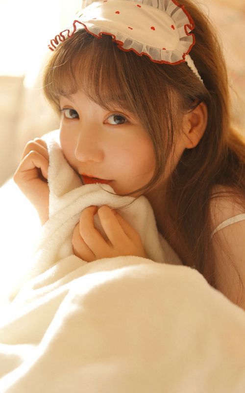 丰满萝莉少女更衣室前凸后翘性感啪啪啪写真图片