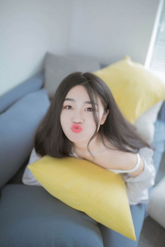 白背心气质美女白皙酥胸微露性感大胆风情美腿妖娆写真