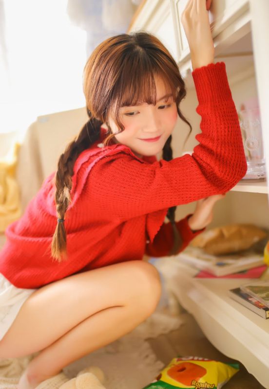 复古文艺小少女红色毛衣性感热裤美腿私房写真
