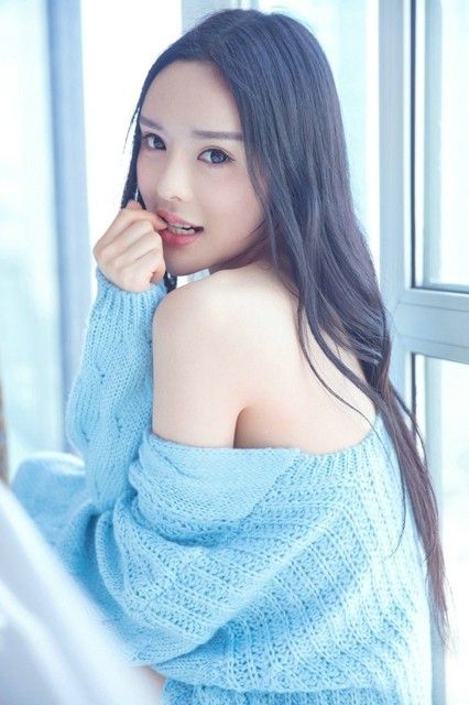 长发美女私房真空毛衣情趣诱惑性感裸体艺术写真