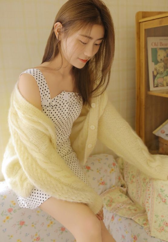 甜美幼妻熟妇大尺度居家酥胸诱惑人体艺术写真