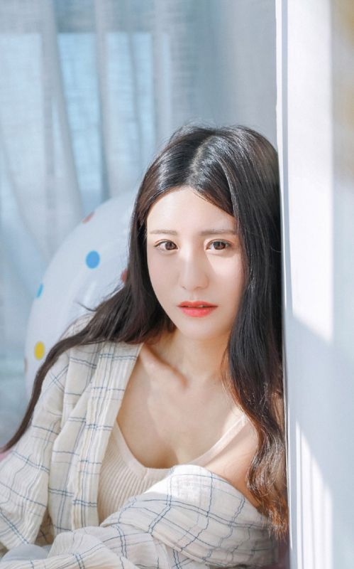 韩国清秀小女神美白雪肌私房性感火辣写真