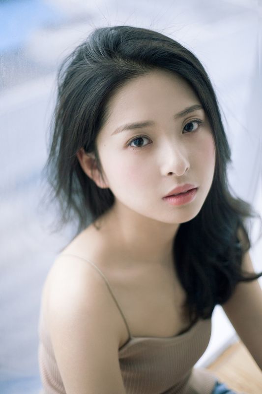 短裤秀美腿美少女背心酥胸妩媚风骚私房性感照