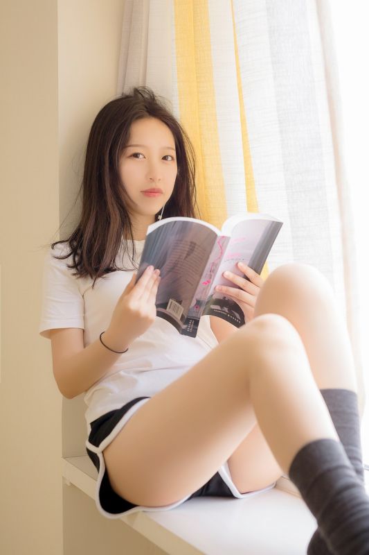 成熟美女嫩模翘臀美腿性感妖娆居家高清写真