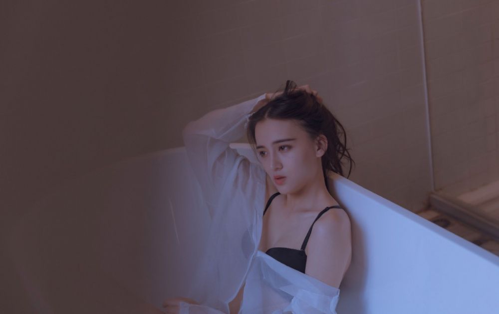 亚洲内衣女神妖娆大胆浴缸妩媚人体艺术写真