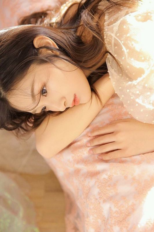 梦幻蕾丝睡衣美女床上白嫩人体诱惑性感私房艺术摄影图片