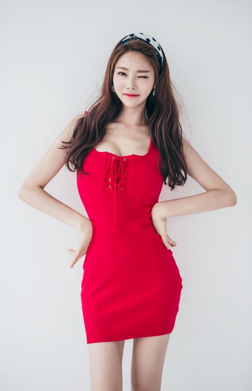 时尚气质漂亮女孩高挑身材美腿诱人写真