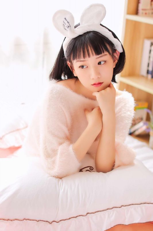 粉嫩天然萌萝莉少女俏皮清纯养眼个人写真图片