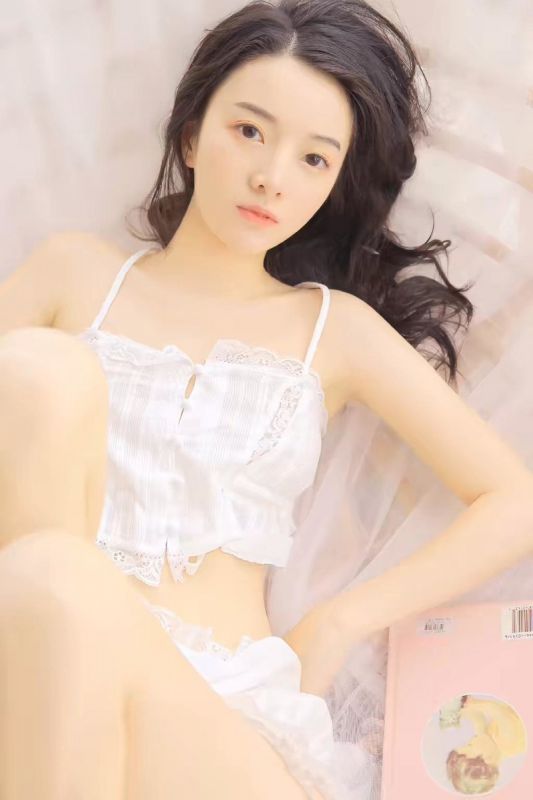 香艳白嫩美女极品尤物惹火性感私房写真