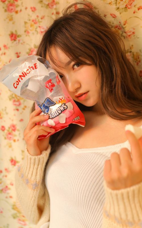 时尚气质美女性感身材撩人亚洲色图写真