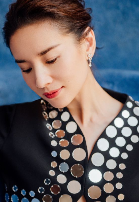 名媛气质女神董洁长腿御姐吸晴养眼时髦图片