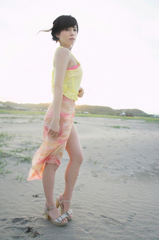 日本90后美女松川佑依子清新外拍