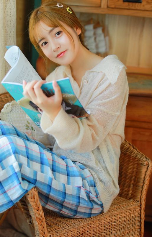 居家混血美女极品尤物慵懒清纯萝莉美女图片