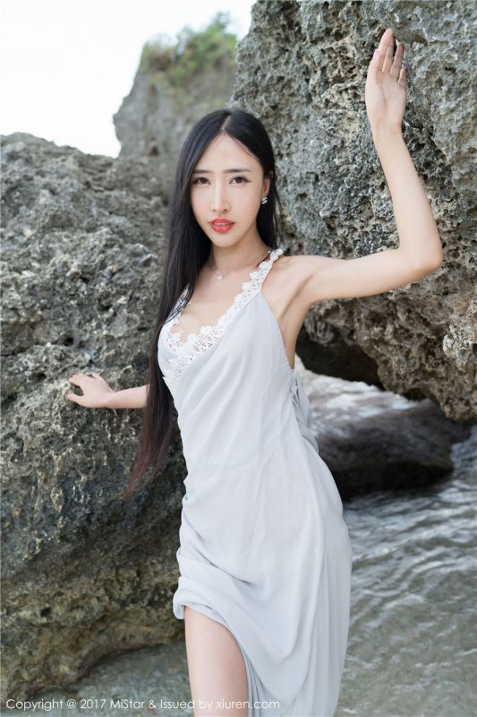 爆乳亚洲女优性感蕾丝内衣风骚绝色户外人体摄影写真