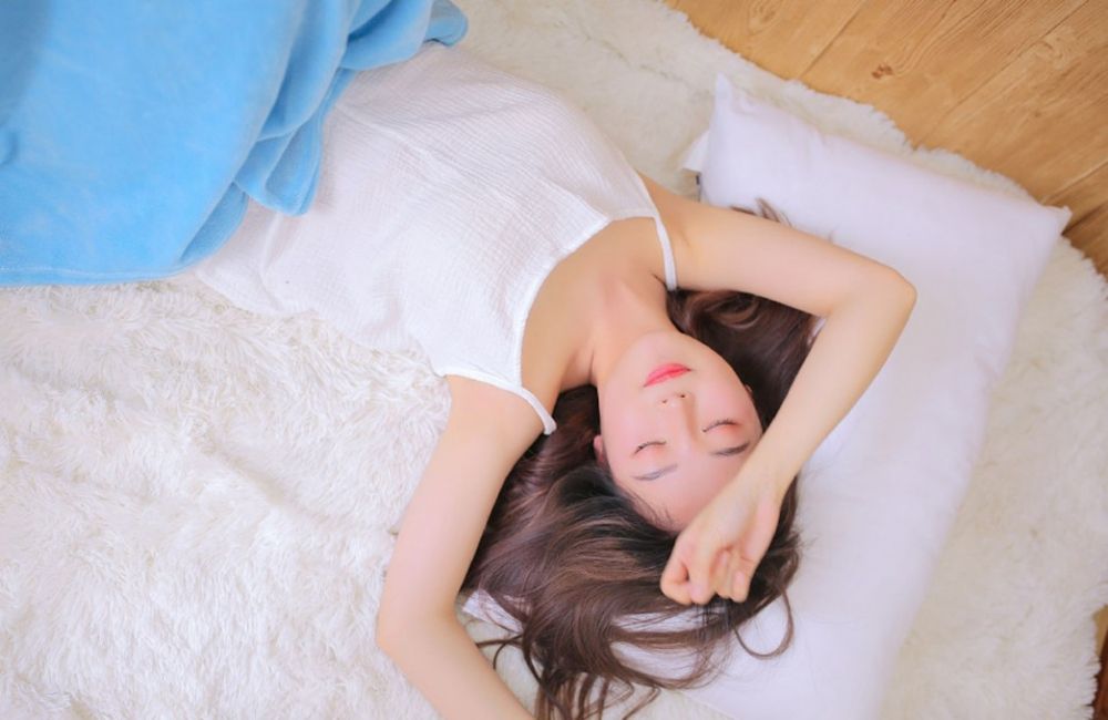 性感长发小仙女吊带内衣美胸乳沟诱惑写真