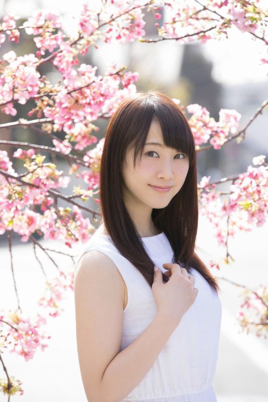 日本清纯美女松井玲奈白色短裙迷人写真