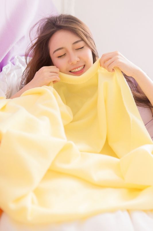 宅男女神清纯气质美女床上性感火辣长腿写真