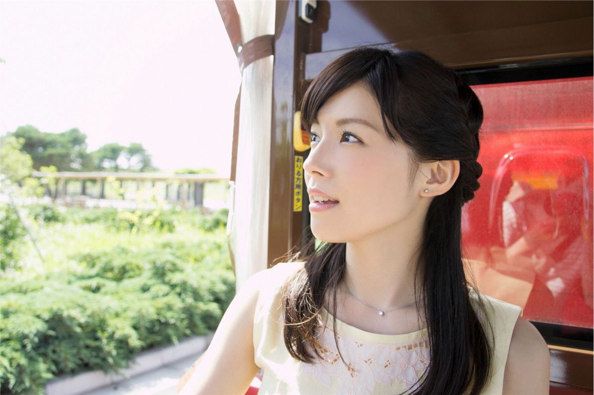 日本90后美女松川佑依子清新外拍