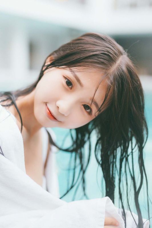 童颜巨乳萝莉室外湿身福利美腿诱惑写真
